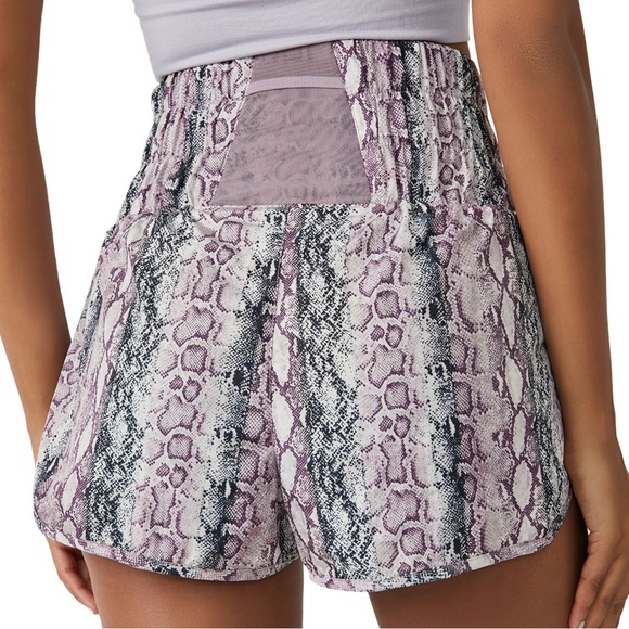 NWT • FP Movement • Women's The Way Home Printed Shorts • Anaconda Venom cbo • 😍 - Picture 4 of 6